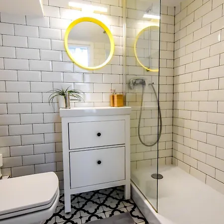 Elegantly Crafted Architectural Marvel Contemporary Dual Retreat In The Heart Of Old Town Apartment