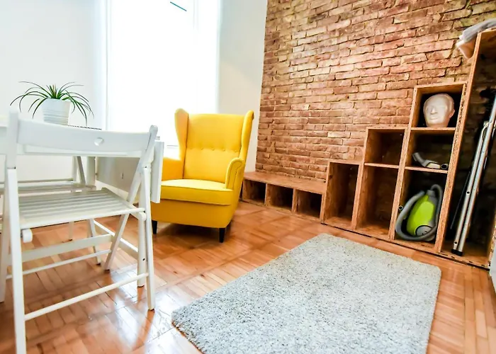 Double Old Town - Architectural Gem With Modern Flair Daire *