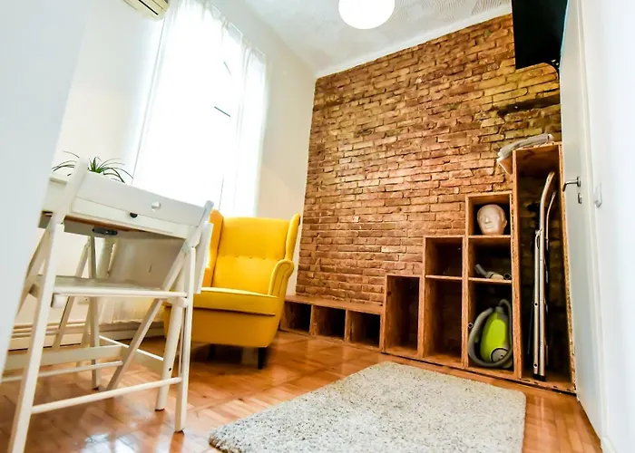 Double Old Town - Architectural Gem With Modern Flair Appartement Boekarest